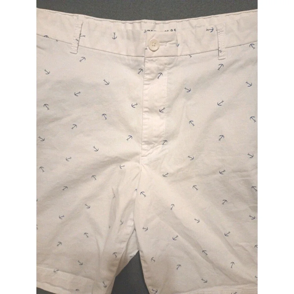 Izod Advantage Performance Shorts White Blue Anchors  Men's 36 Waist 9.5 Inseam